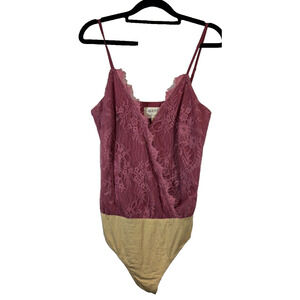 Wayf Blush Pink V neck Lace Bodysuit top size S Dede X Emily Adjustable A40